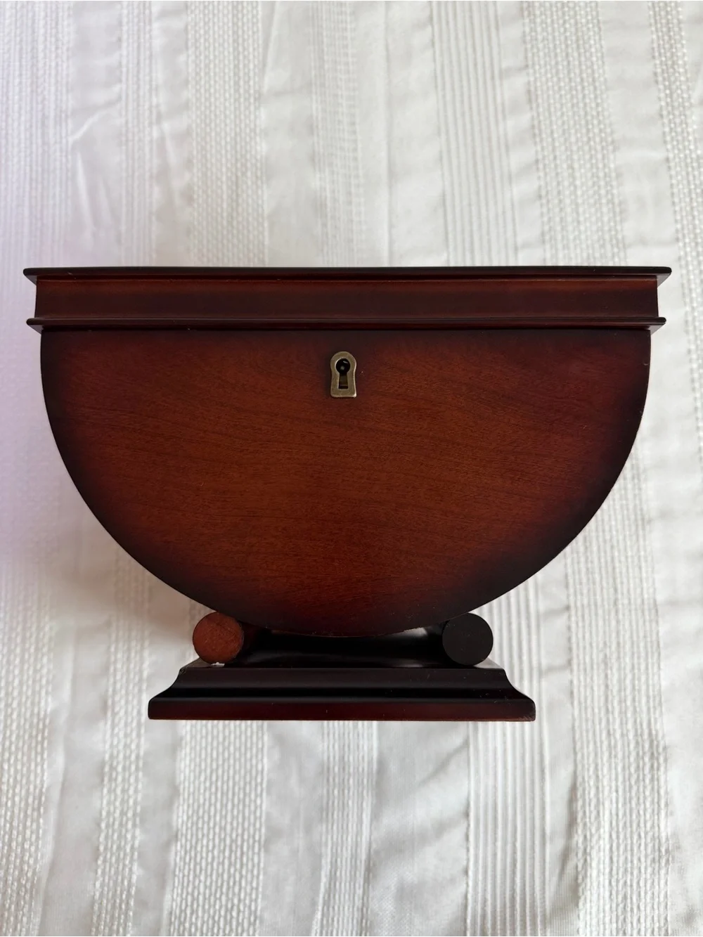 Vintage Cherry Mahogany Wood Bombay Company Chest. 1992-1996 Taiwan